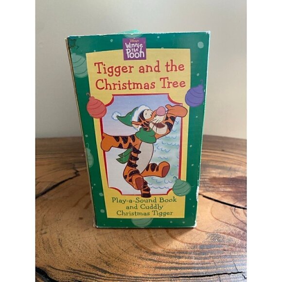 NEW Winnie the Pooh: Tigger and the Christmas Tree - Picture 2 of 7